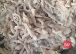 Illustration of making shredded pork with pickled mustard 7