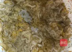 Illustration of how to make pork belly stewed with sauerkraut 3