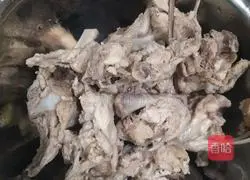 Illustration of how to make sauce chicken fork 3