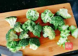 Illustration of how to make fried clams and broccoli 3