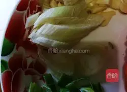 Illustration of how to make steamed chicken legs with mushrooms 1