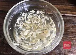  Illustration of how to make shrimp and lettuce leaves 2