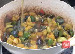 Illustration of how to make fried green tomatoes with preserved eggs 14