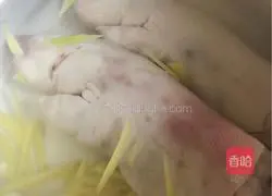 Lotus root Illustration of how to make pig's feet 3