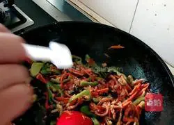 Illustration of how to make fish-flavored shredded pork 4