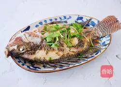 [Lantern Festival on the 15th day of the first lunar month] Home-style steamed tilapia Illustration of how to cook fish 12