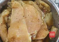 Illustration of how to make chicken breasts with black pepper sauce 7