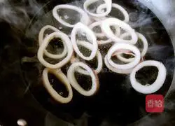 Illustration of how to make fried squid rings 2