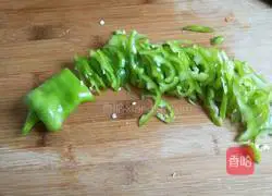 Illustration of how to make scrambled eggs with shredded pepper 2