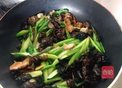 Illustration of how to make asparagus and stir-fried pork 7