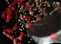 Illustration of how to make dry stir-fried cowpeas 6