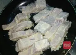 Illustration of half-fried fish with black bean sauce 4