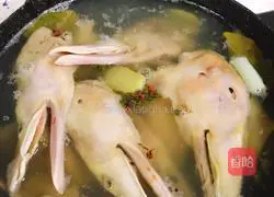 Illustration of how to make crispy duck skull 3