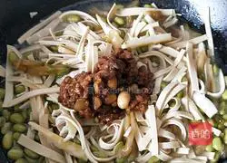 Recipe for stir-fried shredded louvers with meat sauce Illustration 8