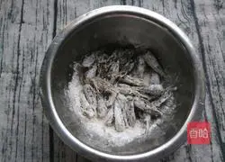 Illustration of how to eat two shrimps 6