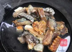 Illustration of how to stew cured fish with dried tofu 1