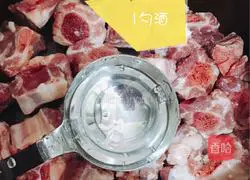 Illustration of how to make sweet and sour pork ribs 2