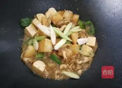 Illustration of how to stir-fry razor clam meat with dried beans 12