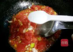 Illustration of how to make tomatoes, scrambled eggs and black fungus 10