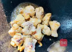 Illustration of how to make stir-fried chicken 3