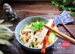 Illustration of how to make fried celery and fragrant dried celery 14