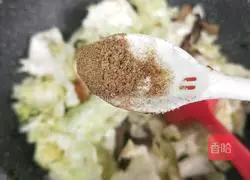 Illustration of how to make fried cabbage with bacon 15