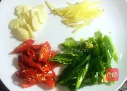 Illustration of how to make fried beef with double peppers 2