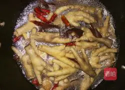 Illustration of braised chicken feet 7