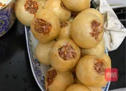 Illustration of how to stuff meat with gluten 6