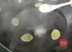 Illustration of how to make brine shrimp with spring onions 4