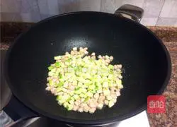 Illustration of how to make diced celery meat 6