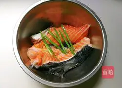 Illustration of how to make pepper salmon bones 8