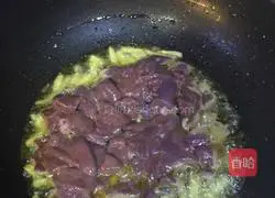 Illustration of how to stir-fry pork liver with parsley 3