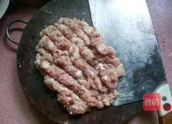 Illustration of how to make bitter melon stuffed with meat 1