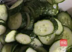 Cucumber scrambled eggs recipe illustration 1