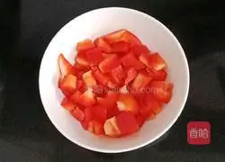 Illustration of how to stir-fry beef with diced celery 7