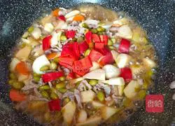 Illustration of how to make stir-fried shredded pork with wild rice beans 10