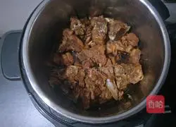 Illustration of how to make soy sauce bones 8