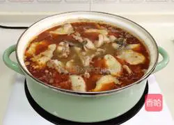 Illustration of how to make spicy boiled fish 9