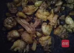 Illustration of how to make potato braised chicken 8