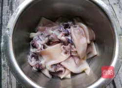 Illustration of how to make Kung Pao Squid 2