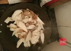 Illustration of how to stir-fry king oyster mushrooms 4