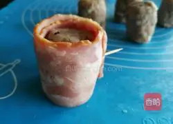 Illustration of how to make bacon and taro rolls 7