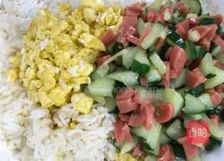 Illustration of how to make cucumber rice bucket 15