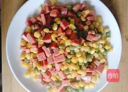 Illustration of how to make fried ham with green beans and corn 4