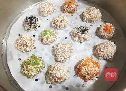 Illustration of how to make pearl meatballs 5
