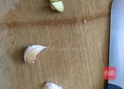 Illustration of how to make beef stir-fried with green onions and beef quickly and tenderly without getting fat 3