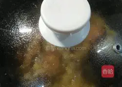 Illustration of how to make sauerkraut stewed pork belly 8