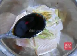 Illustration of how to make pan-fried Longli fish 3