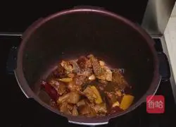 Illustration of how to make braised beef brisket with radish 6